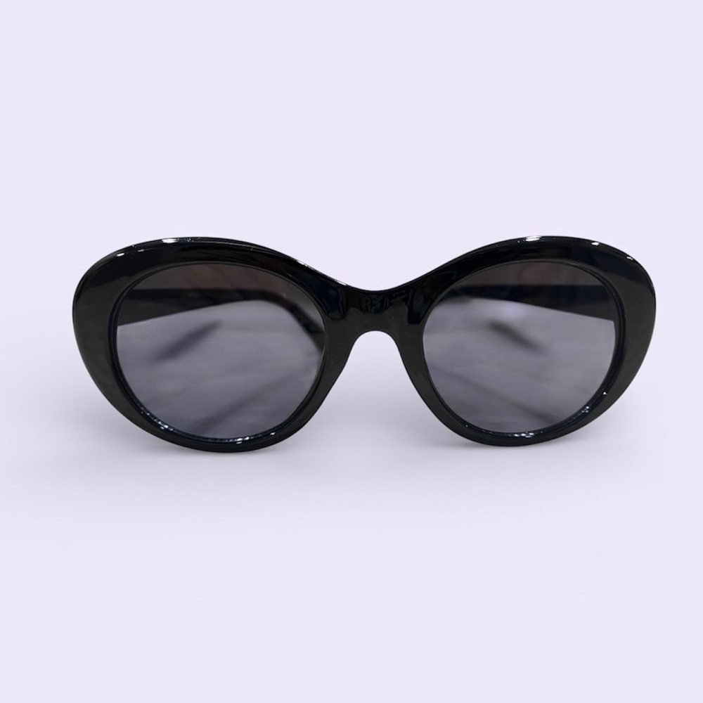Elegant Black Oval Sunglasses